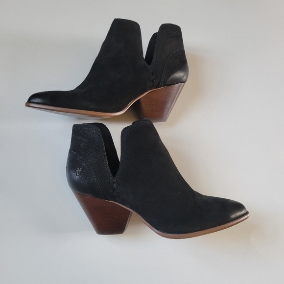 Frye Reyna Cut Out ancke booties size 7.